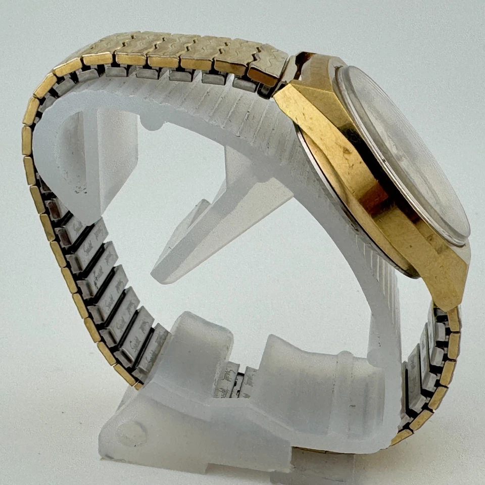 VTG Caravelle Bulova Quartz Watch Men Gold Tone Stretch Band ~ For Parts Repair - Image 3 of 4