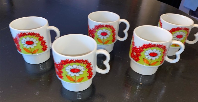 Vintage Japanese Stackable Coffee Mug Red White Daisy Flower Set Japan - 5 Ea