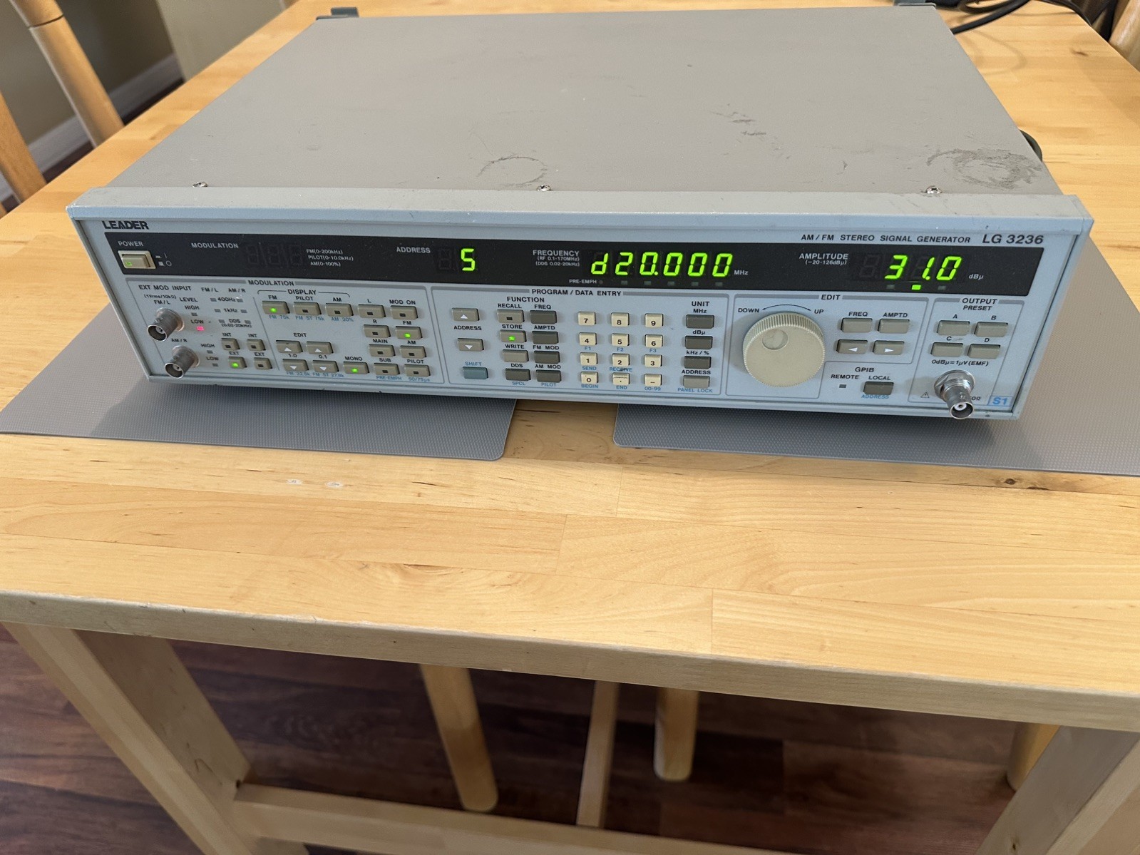 LEADER LG3236 AM/FM Signal Generator 0.1-170Mhz -20—— 126db