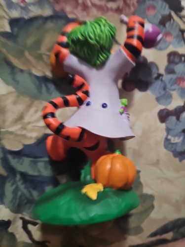 Disney Store Tigger Halloween Figur Verrückter Wissenschaftler Pooh's Neu im Karton 4,5 Zoll - Bild 2 von 9