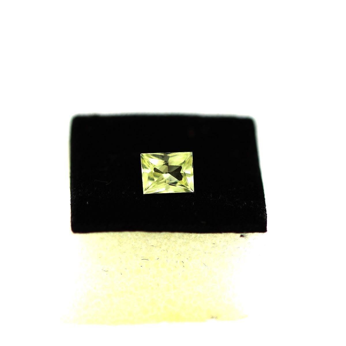 Apatite jaune vert du Mexique 0.80 cts, pierre taillée ovale IF pour collectionneur