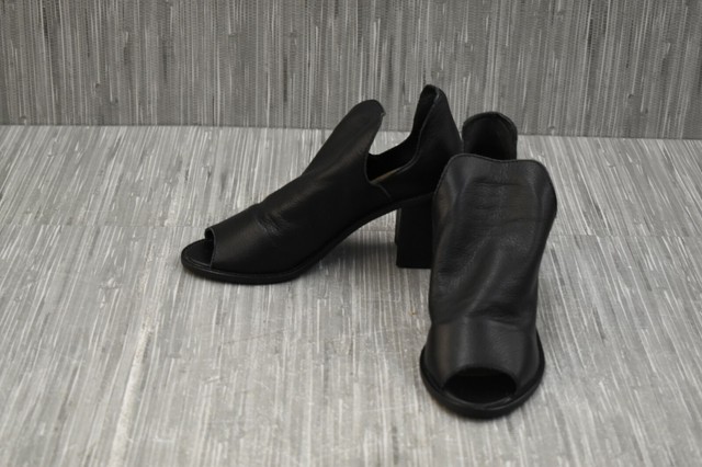 chinese laundry carlita peep toe bootie