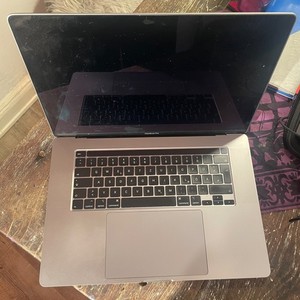 Apple MacBook Pro 16" 1TB SSD Intel Core i9 32GB Ram Display defekt