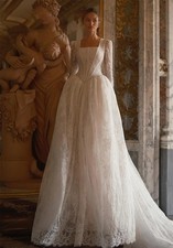 Customied Long Sleeve Tulle A-Line Bridal Gown Elegant Court Train Wedding Gown