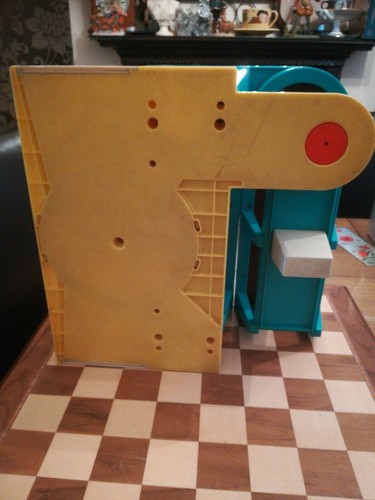 Vintage 1970s Fisher Price Little People Play Family Airport 35 x 26 x 34cm - Picture 6 of 9
