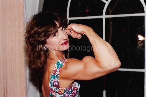 DANITA ROSS 80's 90's Found Photo MUSCLE WOMAN Female Bodybuilder EN 41 46 J - Afbeelding 1 van 1