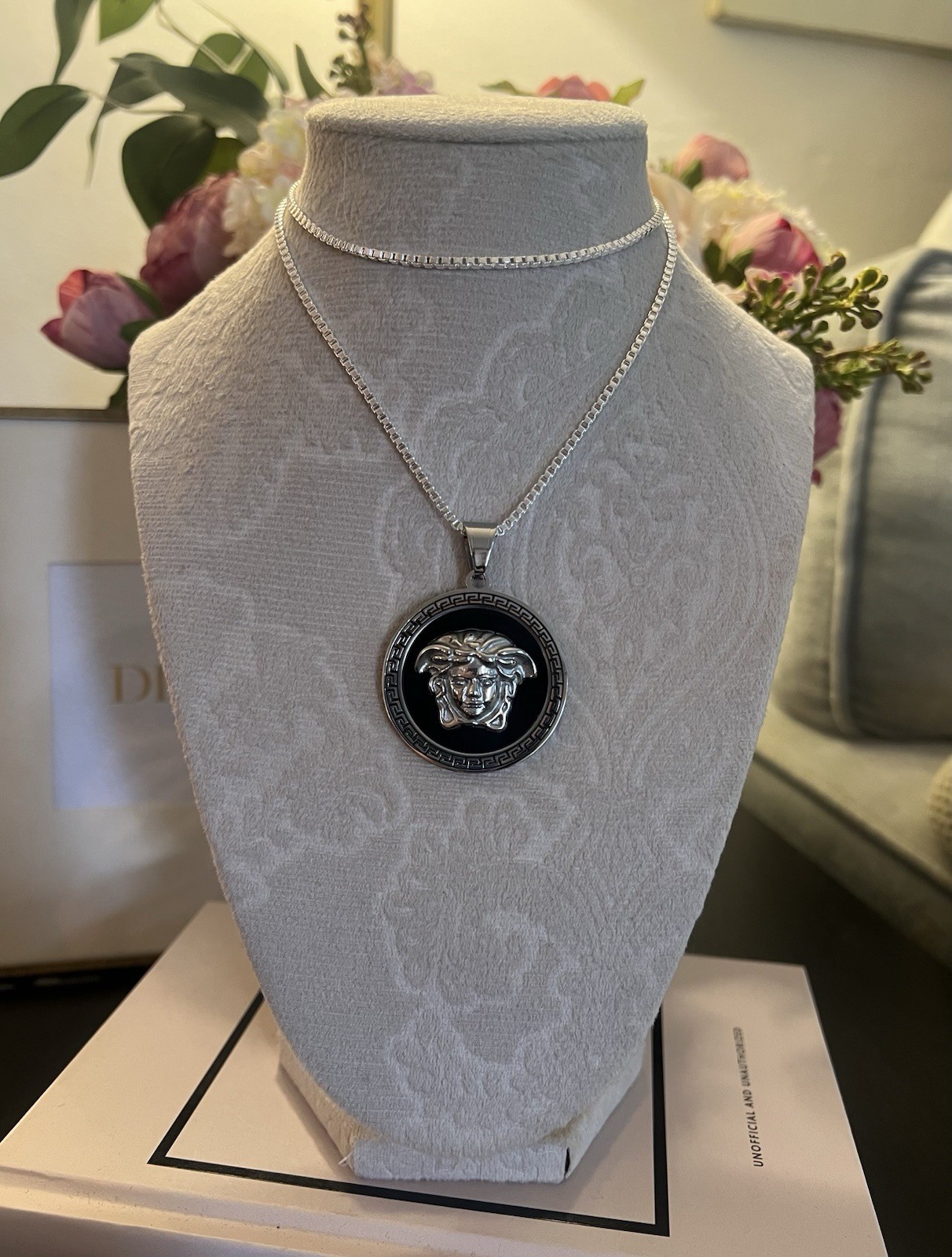 Versace Medusa Medallion Pendant Necklace Silver Tone Pre-Owned thumbnail 9