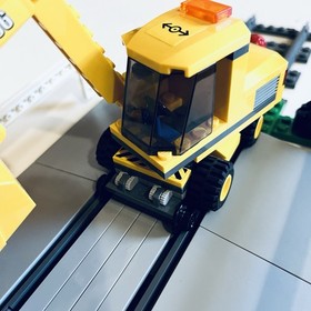 LEGO City: Level Crossing (7936) 98% Complete Set with Manual. No Box