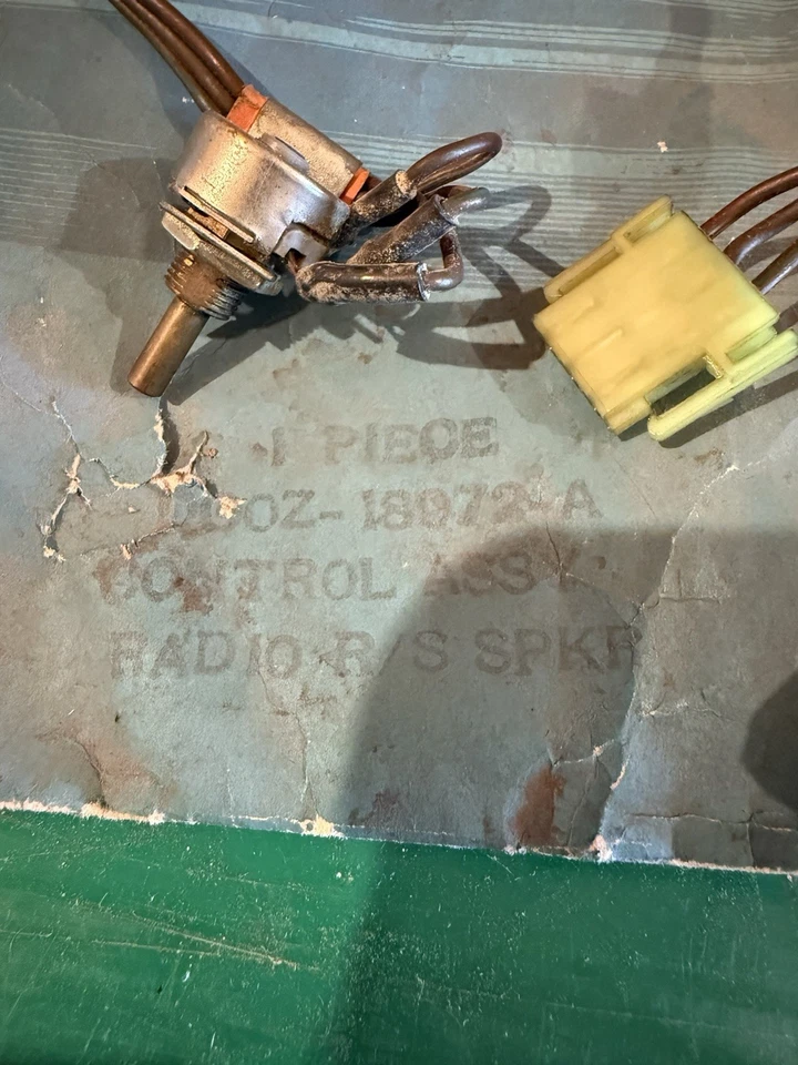 Nuevo de Lote Antiguo 1970 1971 Ford Torino Cobra Mercury Cyclone Altavoz Interruptor de Desvanecimiento Foto 2 de 4