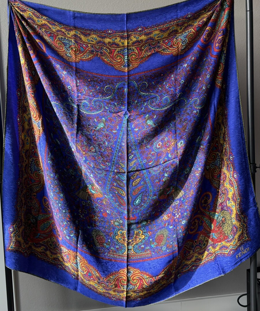 FENDI の定番のスカーフ Vintage FENDI 100% Silk Scarf 52x52” | eBay