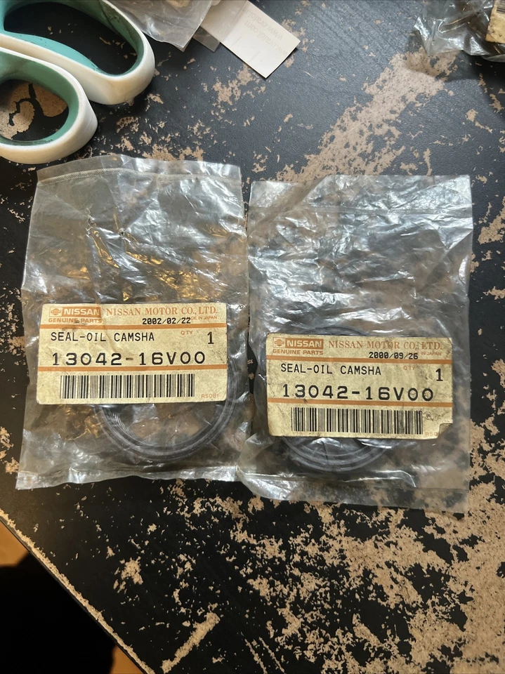 GENUINE Nissan 93-97 Infiniti J30 Front Camshaft Oil Seal Set  13042-16V00 - 2pc - Imagem 2 de 2