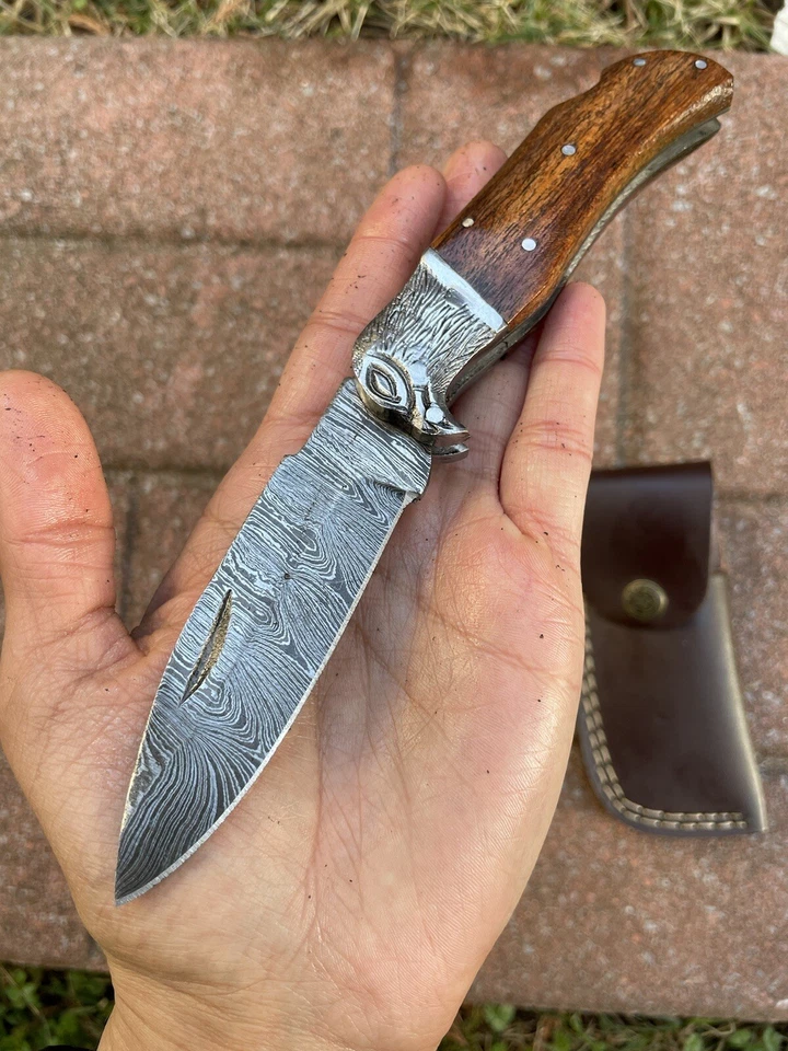 Navaja de bolsillo plegable de acero Damasco con diseño de águila grabada ZH 76 Foto 4 de 4