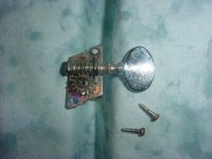 VINTAGE MIJ GUITAR PARTS /TEISCO UNIVOX TUNER PARTS / TUNING MACHINE KEY