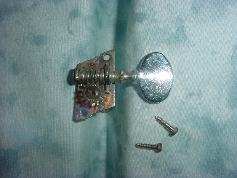 VINTAGE MIJ GUITAR PARTS /TEISCO UNIVOX TUNER PARTS / TUNING MACHINE KEY