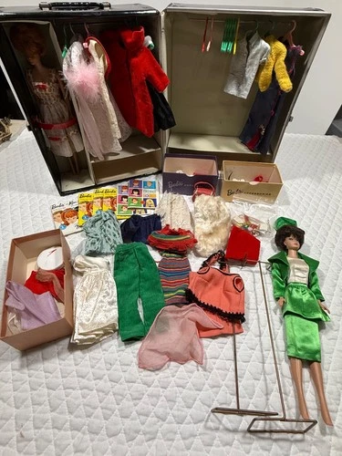 1963 Mattel Barbie VINTAGE Carrying Case Trunk w/2 Bubble Barbies & Old Clothes