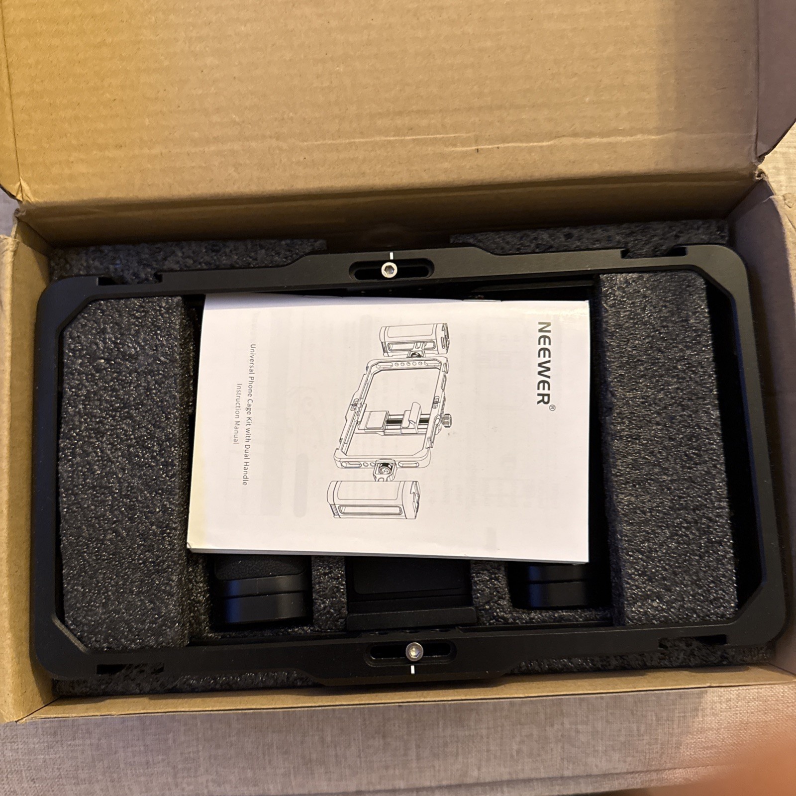 NEEWER PA009E universal phone cage kit with Dual Handle Android/iOS system