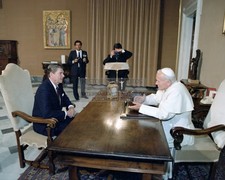 RONALD REAGAN MEETING POPE JOHN PAUL II VATICAN 1982 8X10 PHOTO