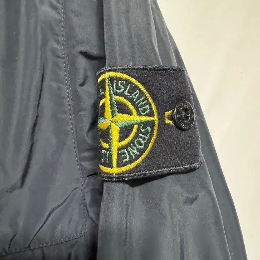 Stone Island Micro Labs Jacket - Men's Size 61cm Length, Lightly Used thumbnail 6