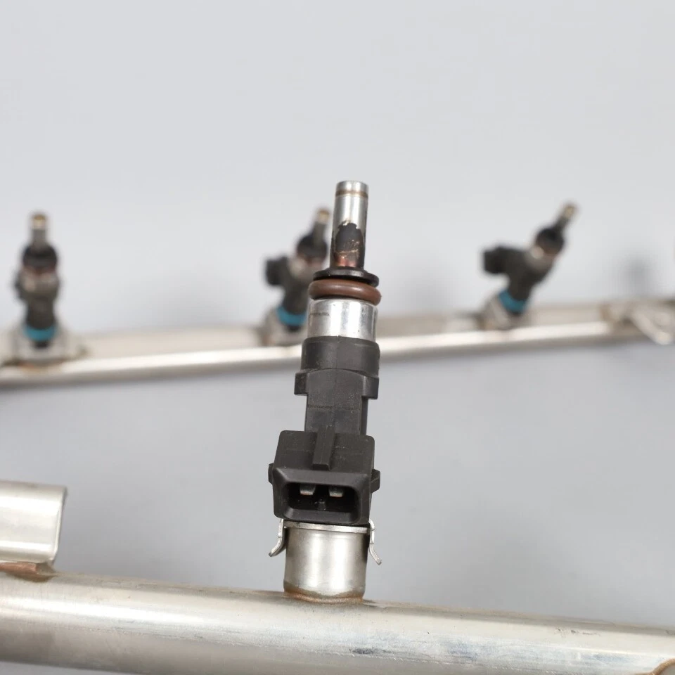 2008-2013 BMW M3 S65 Fuel Injection Rail With Injectors OEM Used Foto 2 de 4