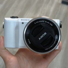 Sony a5000 20.1Mp Flip Screen Mirrorless Digital Camera with 16-50mm Lens WHITE