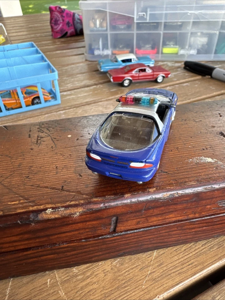 Chevy Camaro Highway Police 1997 - Hot Patrol azul - ruedas de colección Real Riders Foto 4 de 4