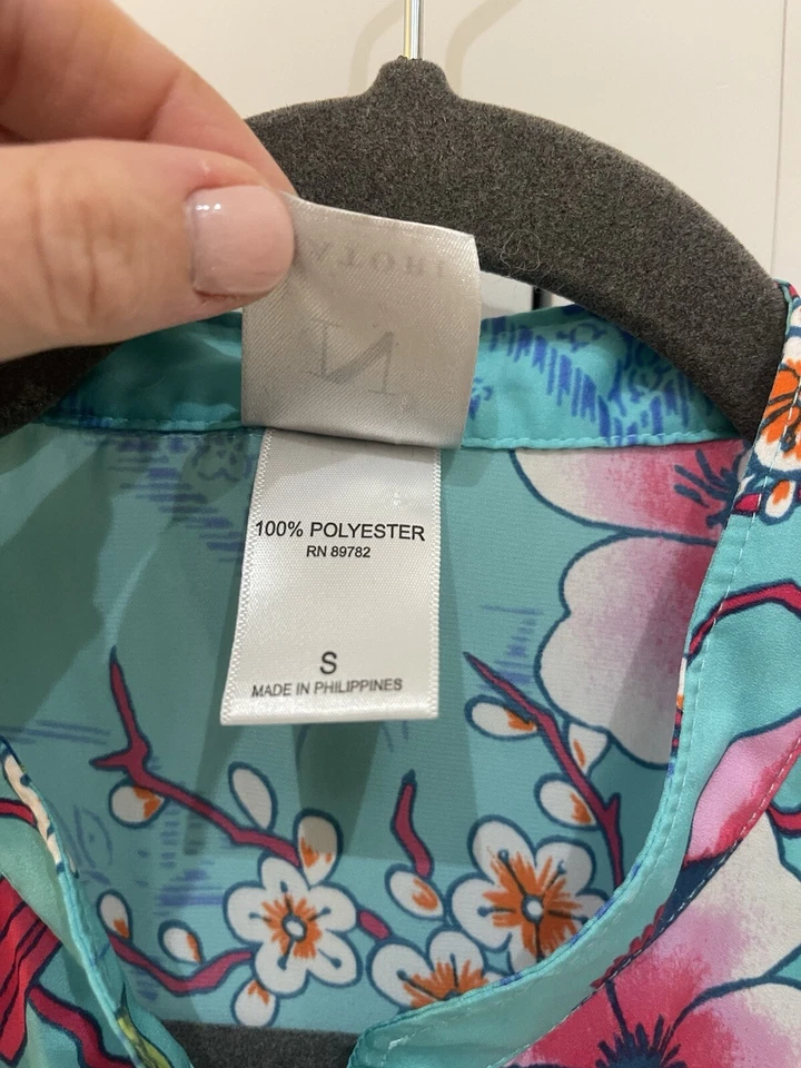 Conjunto de pijama sedoso NATORI verde azulado tropical talla S estampado floral cuello mandarín usado en excelente estado 2 piezas Foto 4 de 4