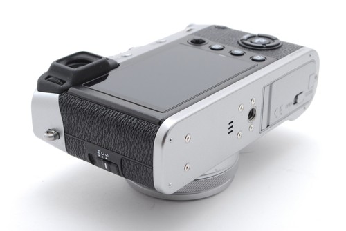 Near Mint in Box Fujifilm X100F 24.3MP Compuct Digital Camera Silver from Japan - Picture 7 of 10