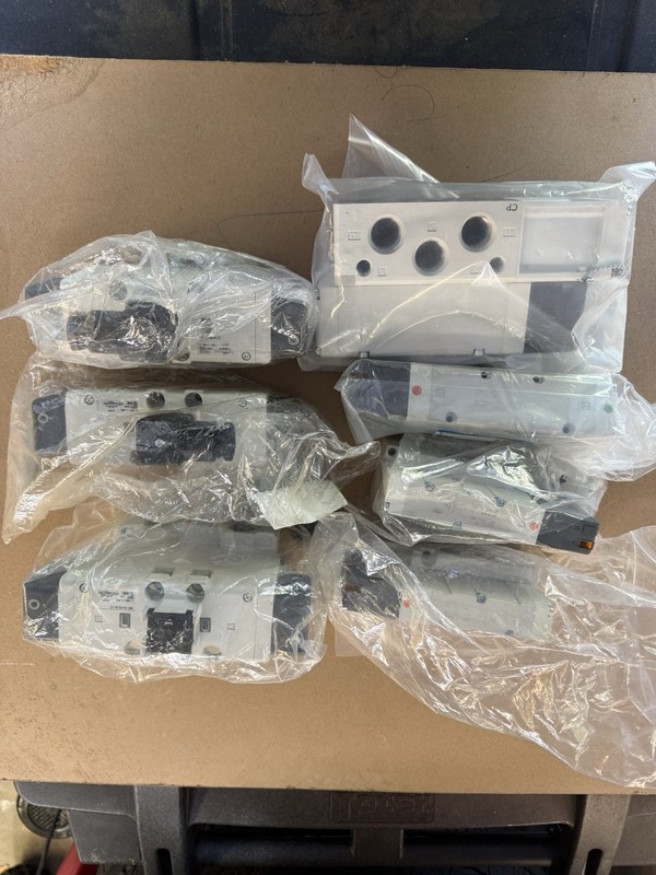 Lot of SMC pneumatic solenoid Valves VQ4101-31, VQ5201-31, V07-8-FG-D-1Z