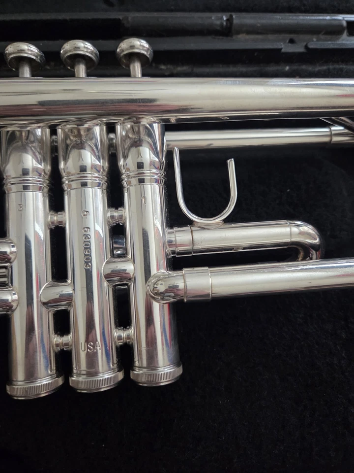 Bonita trompeta de plata King 601 con estuche y boquilla Vincent Bach 7C Foto 4 de 4