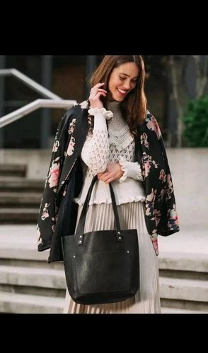 Bolso de Mano Portland de Cuero Grande Guijarro Negro con Correa para el Hombro Etiqueta Colgante de Cuero de Vaca - Imagen 23 de 23