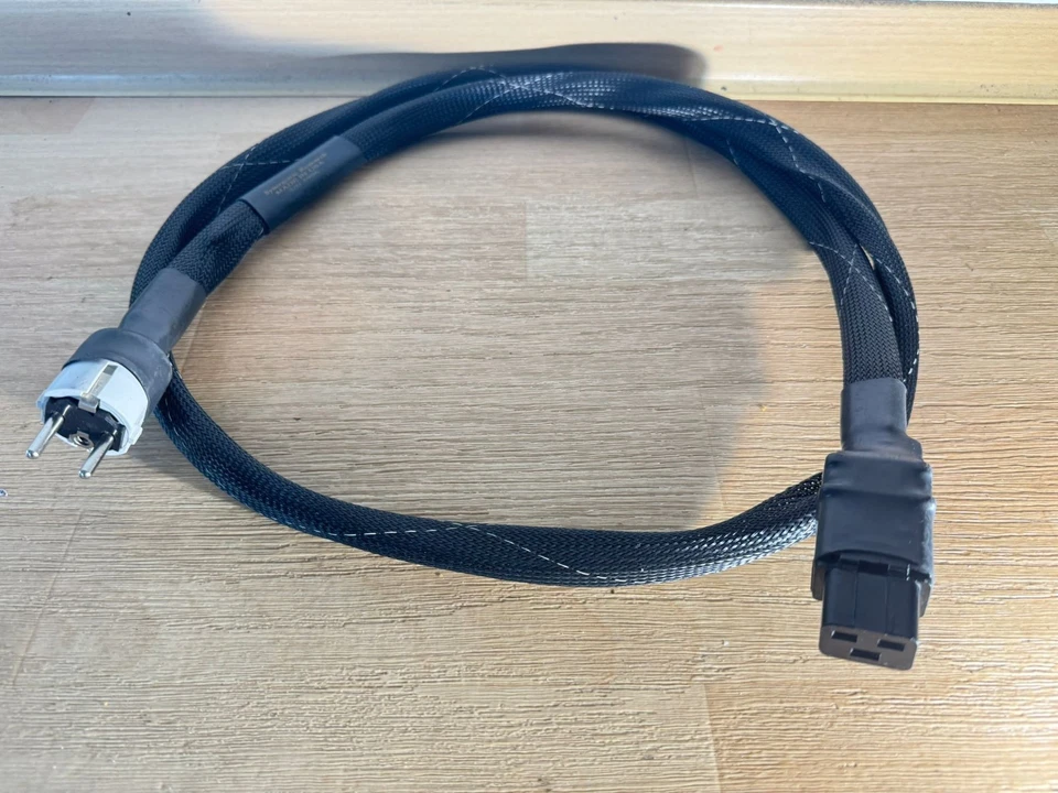 Synergistic Research Master Coupler High End Netzkabel Stromkabel C19 in 2m - Bild 4 von 4