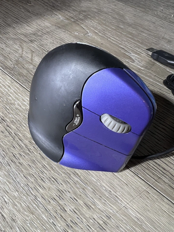 Evoluent VM4S Vertical Mouse 4 Wired USB Small Size Right Hand - Image 4 of 4