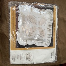 Creative Circle 0465 Colonial Welcome Candlewick Pillow Kit Pineapple 14x14 New