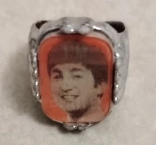 1960's "The BEATLES" Vari-Vue Motion Animation Flicker Ring Gum Ball JOHN 