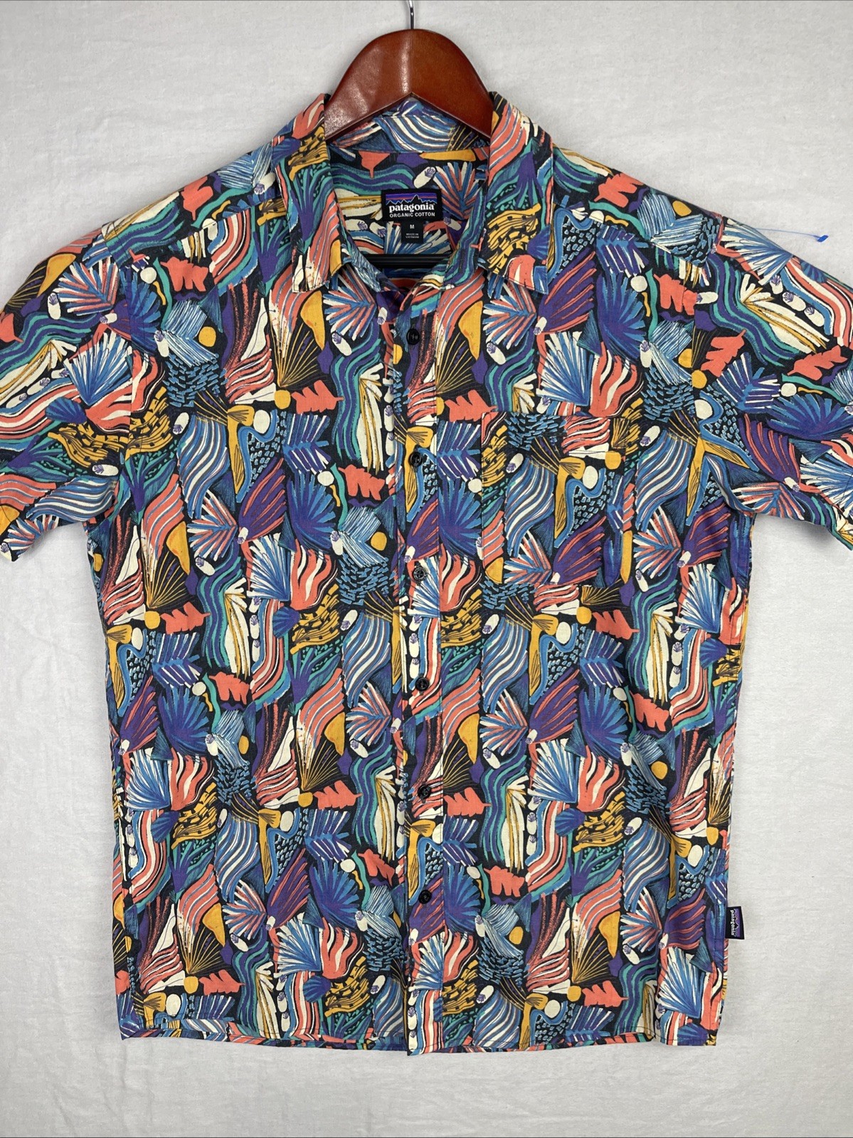 Patagonia Shirt Mens Medium Floral Button Up Short Sleeve Hawaiian Colorful thumbnail 2