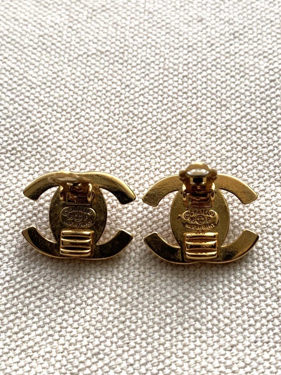 CHANEL Earrings 1996 Button Motif Coco Mark Gold Color Accessories Women's w/Box thumbnail 4