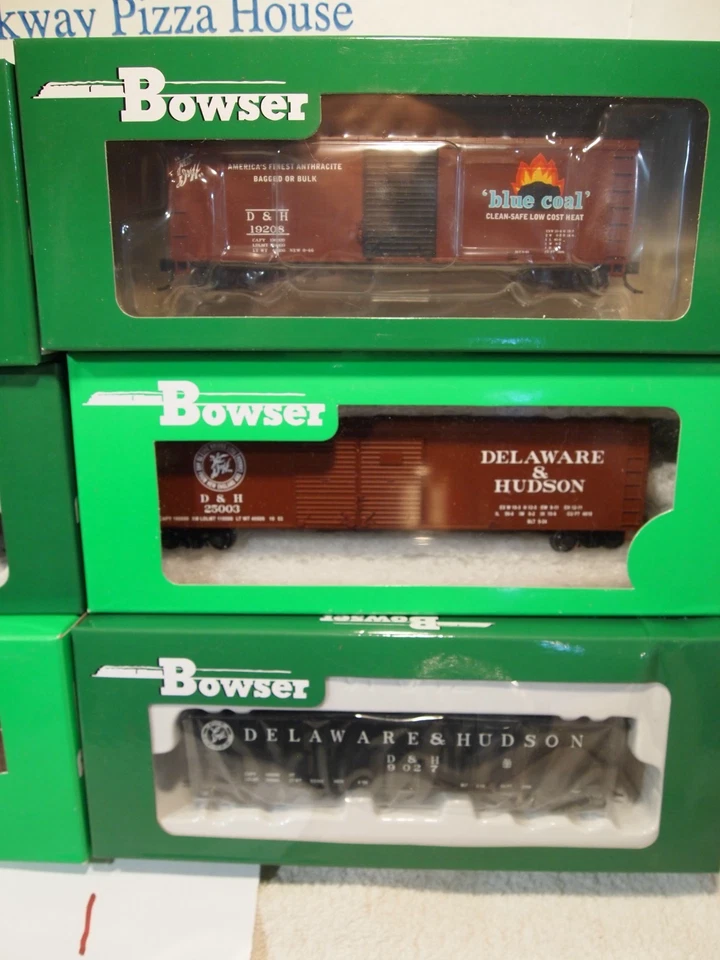 BOWSER  DELAWARE & HUDSON FREIGHT CARS  2-70t HOPPER,2-50'+ 2-40fT BOX CARS  DH1 - Image 3 of 4