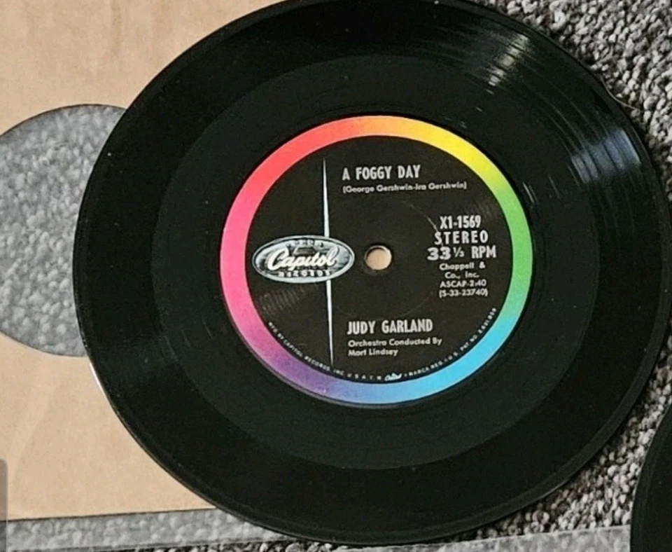 МУЗЫКАЛЬНАЯ КОРОБКА Judy Garland Judy At Carnegie Hall 33 об/мин запись почти как новая!!! - Изображение 2 из 2