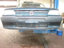 Stoßfänger / Stoßstange Vorne Peugeot 306 7D/7/7A/1C/1A Farbe Grün-met Limousine