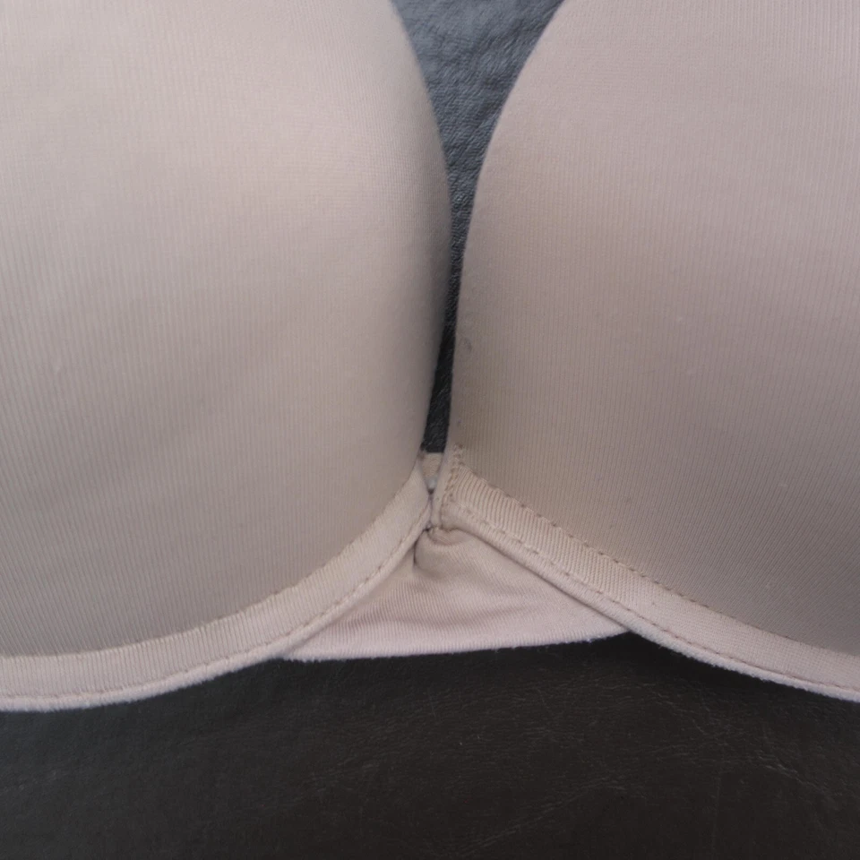 Sujetador Flirtitude 36C Beige Acolchado Inalámbrico Cierre Ajustable Espalda Foto 3 de 4