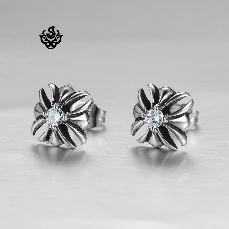 Silver crystal earrings stainless steel cross stud soft gothic 8mm Foto 2 de 3