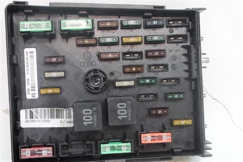 CAJA FUSIBLES VOLKSWAGEN CC Passat Tiguan 08 09 10 11 12 13 14 3C0937125A 1295519 Foto 3 de 4