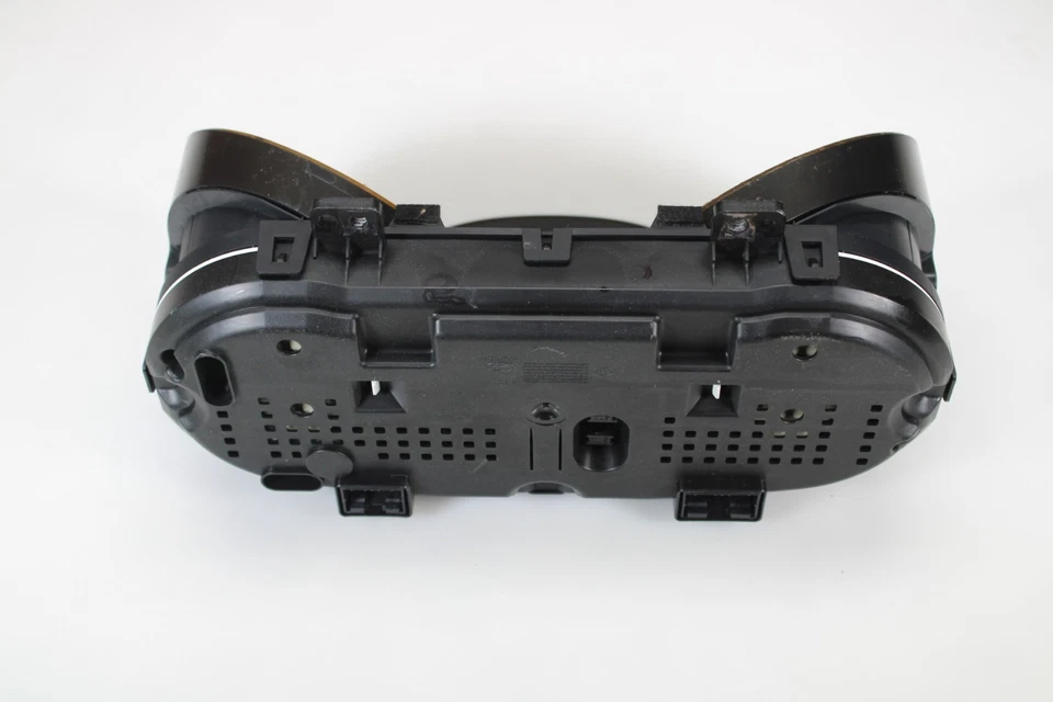 Hyundai Genesis 2010-2012 cupé velocímetro cuadro de instrumentos millas desconocidas Foto 4 de 4