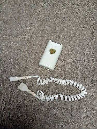 Vintage Norelco Ladybug DeLuxe Shaver Razor White Women's Handheld Corded