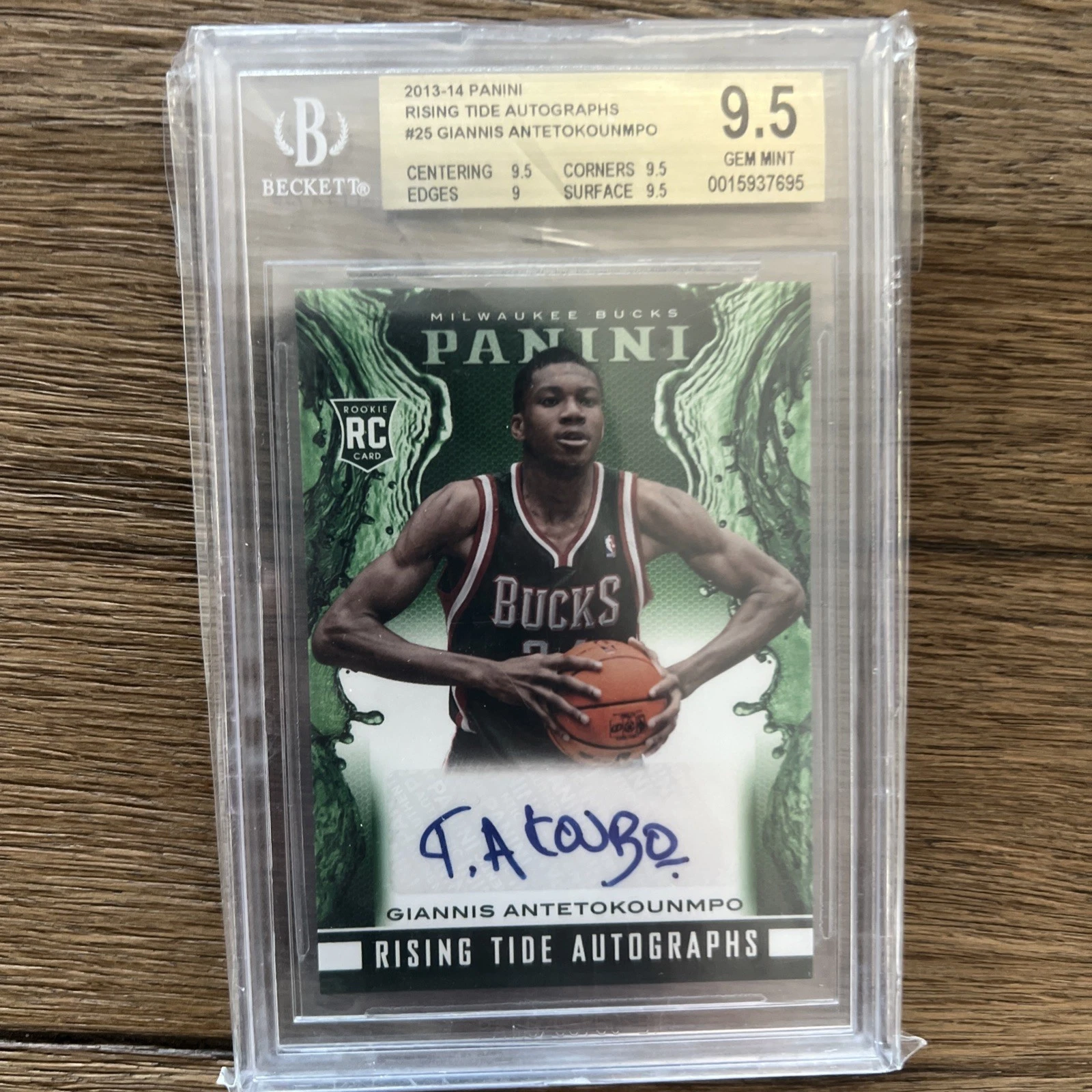 Giannis Antetokounmpo trading card