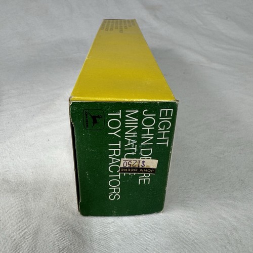 Vintage acht John Deere Miniatur Spielzeug Traktoren Box Set #593 Die-Cast 1/64 ~ NEUWERTIG - Bild 5 von 9
