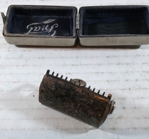 GNAT English Safety Razor from the 1930;s pocket Razor