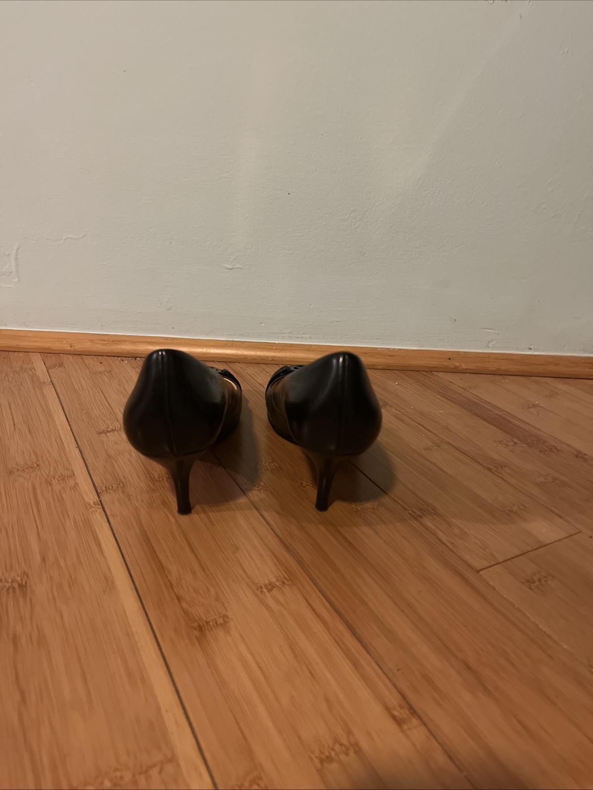 Michael Kors Fulton Mid Pump Size 6 1/2 thumbnail 4