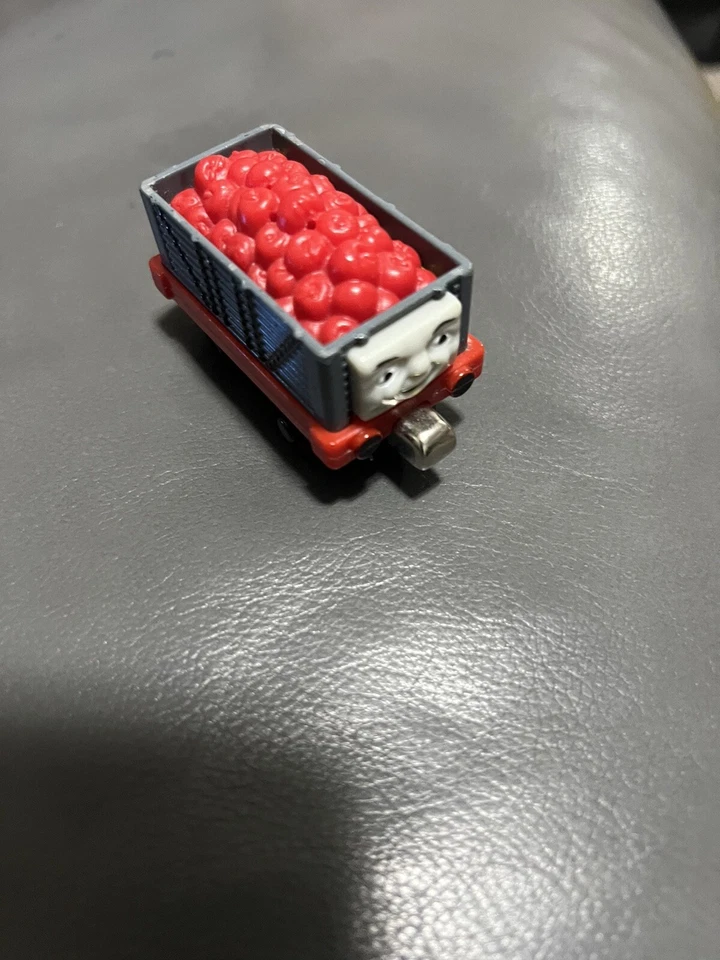 Thomas & Friends Take Along N Play TROUBLESOME TRUCK Train Car 2006 - Image 4 of 4