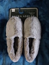 Laura Ashley Women's Plush Faux Fur Memory Foam Slippers Size Medium 6.5-7.5